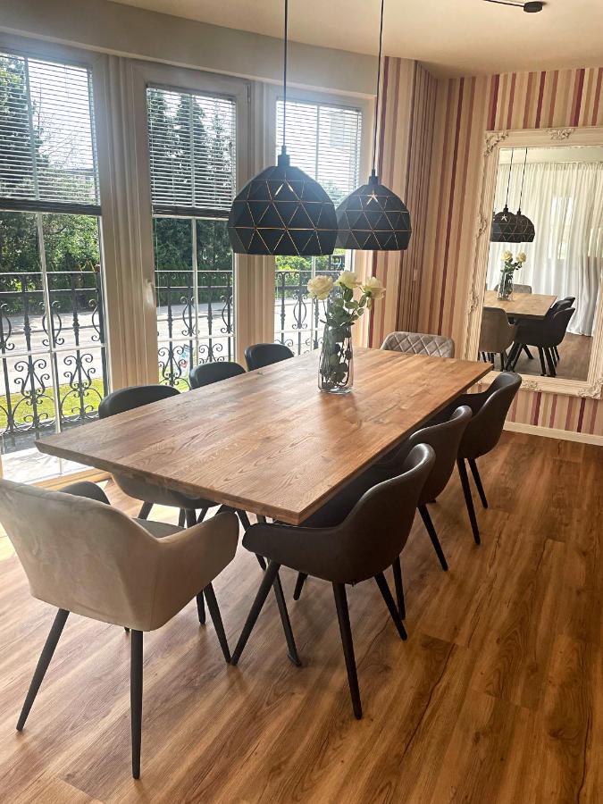 Vila Urbana Luxury Apartments Лешче Экстерьер фото