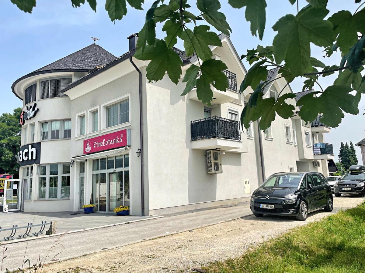 Vila Urbana Luxury Apartments Лешче Экстерьер фото
