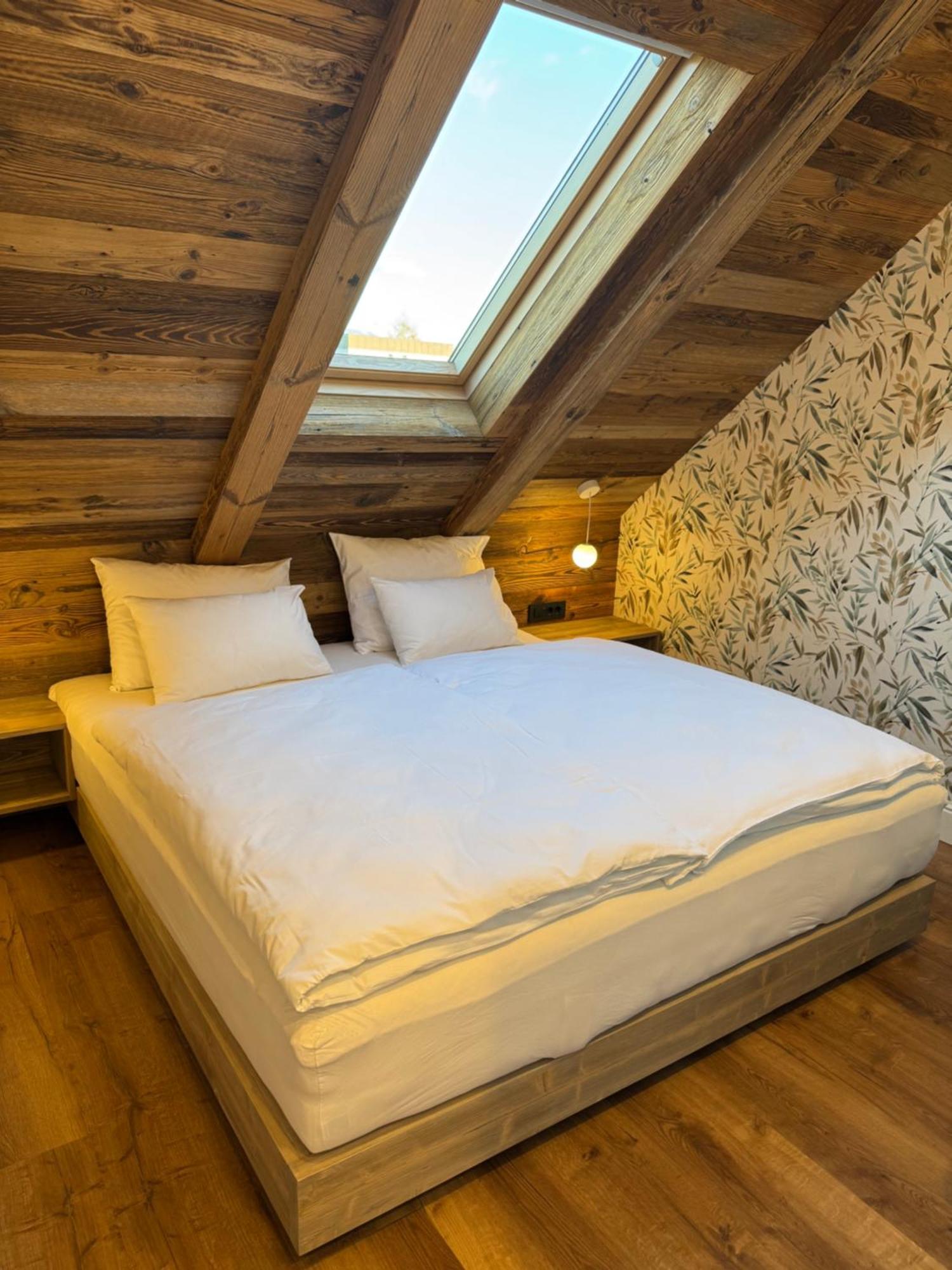 Vila Urbana Luxury Apartments Лешче Экстерьер фото